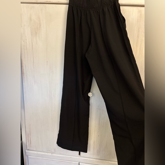 Lululemon Wide Legged Pants Sz 4 Black Side with Pockets - Picture 5 of 9